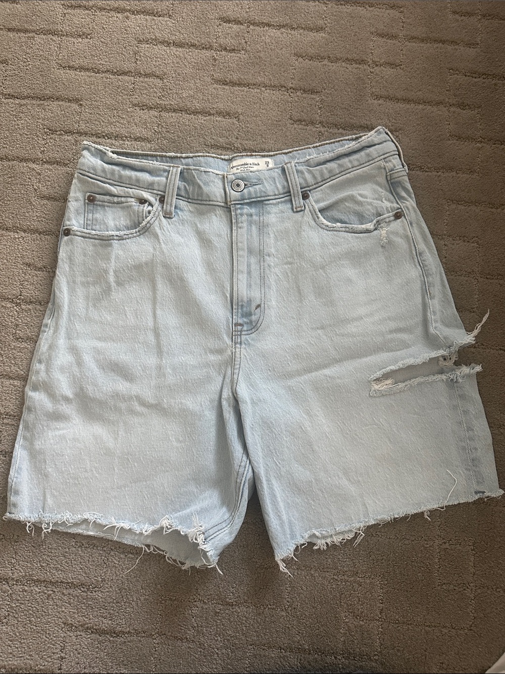 Abercrombie & Fitch - The 7” Dad Short